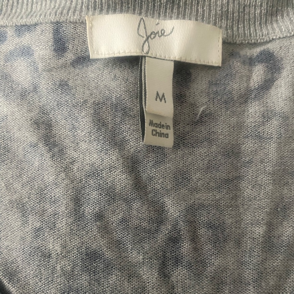 Ladies Sweater Light Grey Leopard Print